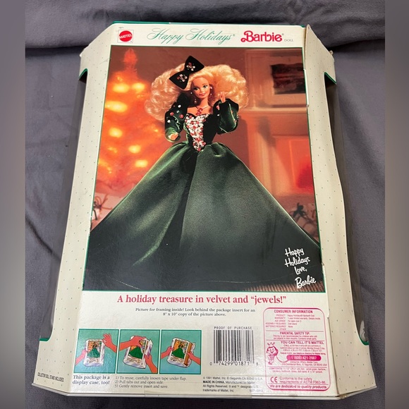 1991 Special Edition “Happy Holidays” Barbie Doll Doll Stand / Picture NRFB - Picture 4 of 8